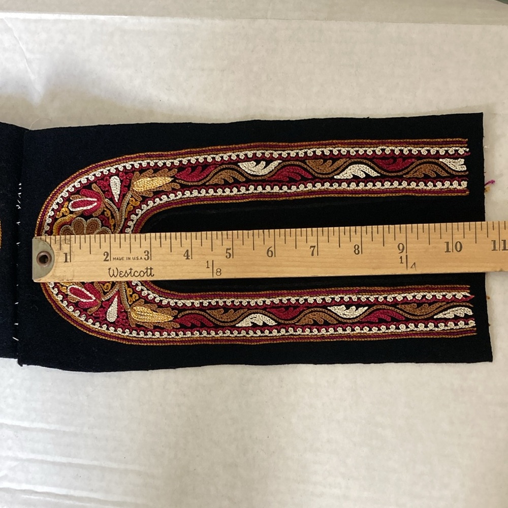 Vintage pair of hand embroidered pieces, for slippers (?) - Picture 8 of 9